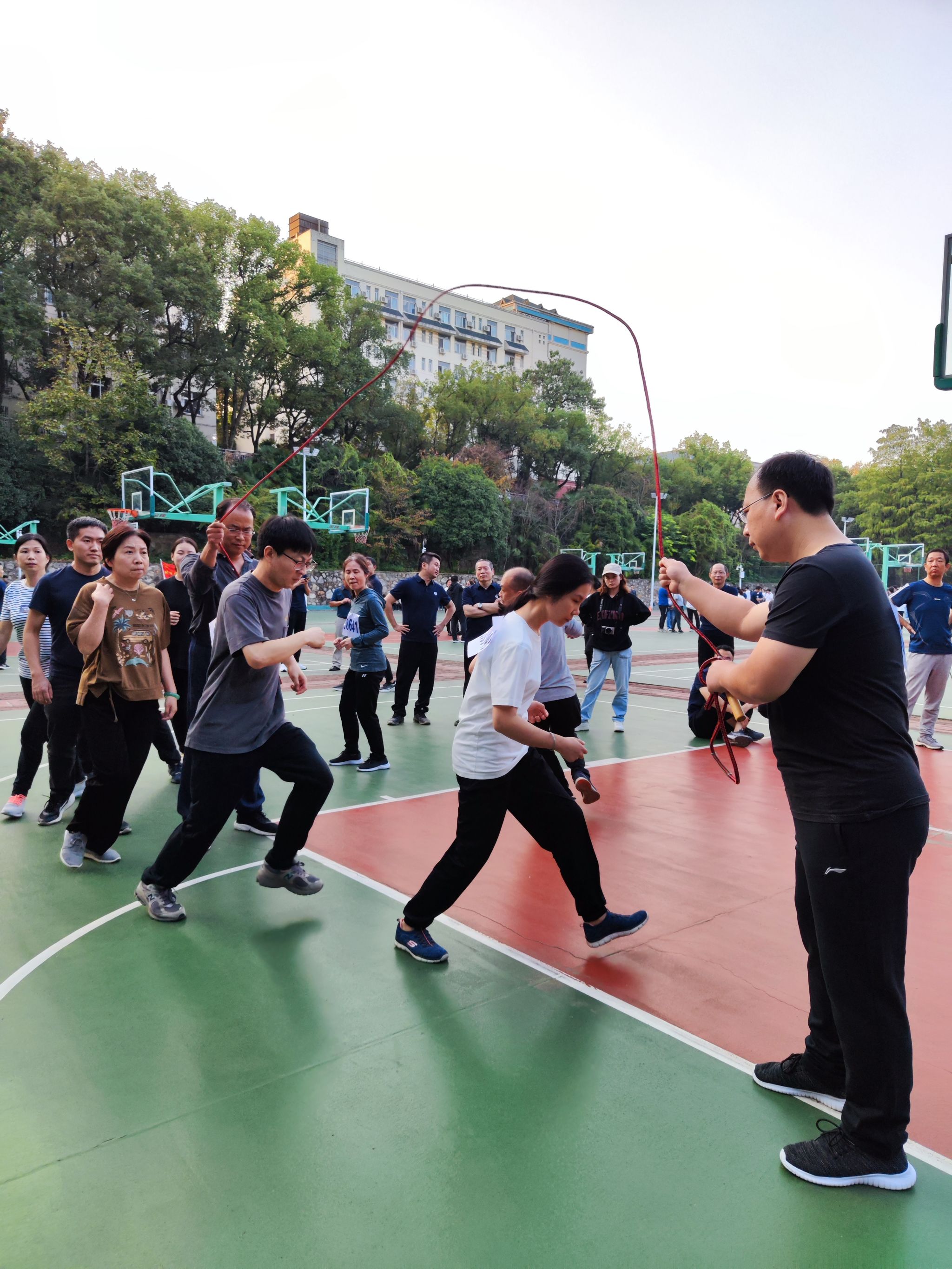绝杀瞬间：让人屏住呼吸的最后一秒投篮的简单介绍