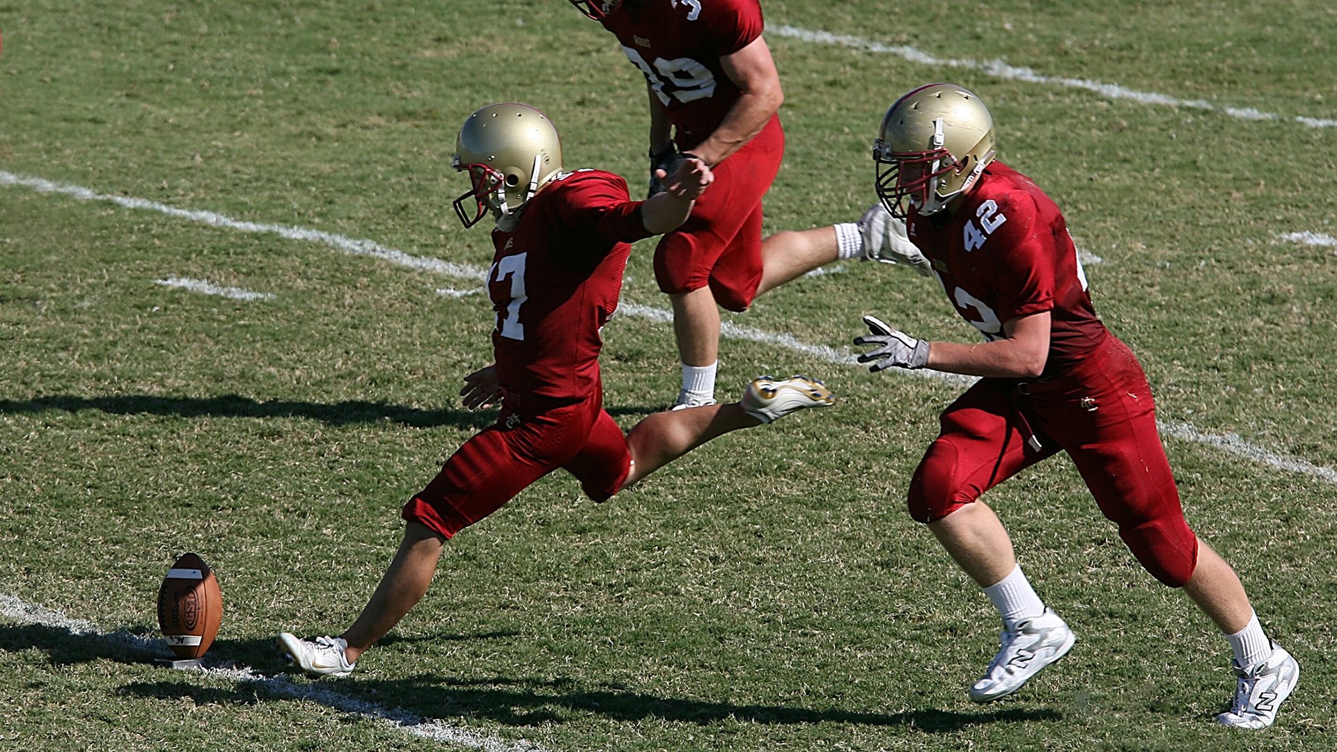 尤文图斯采用紧逼防守，逼迫对手失误取胜，尤文图斯官宣